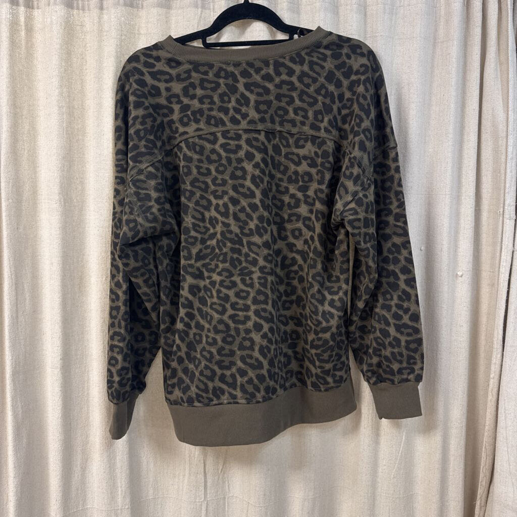 Very J, Top,Leopard Print Sweatshirt,Olive,L