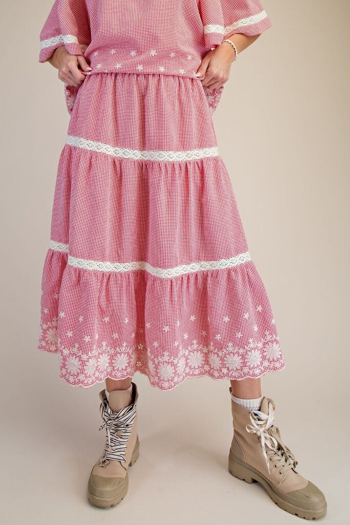 easel, Skirt,Floral Embrod. Gingham