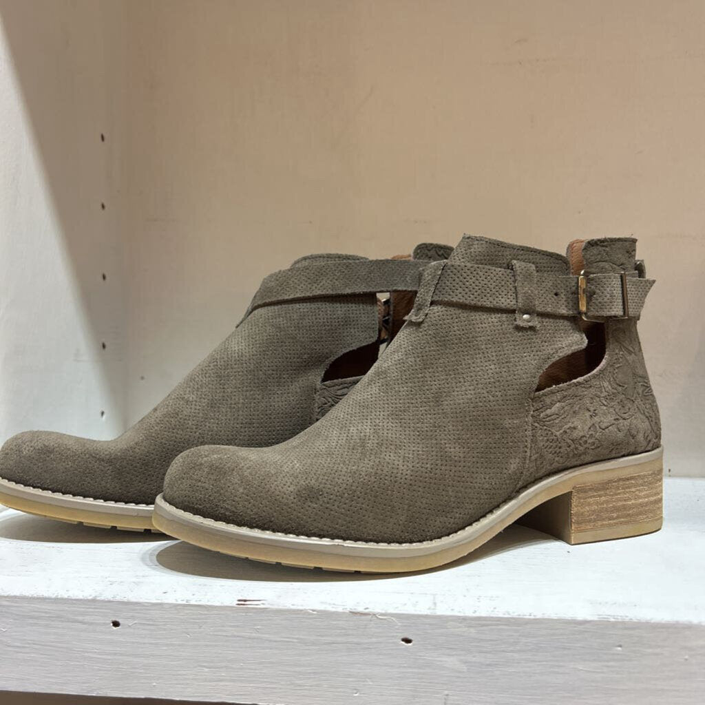 Tera M, Shoes,Buckle Trim Ankle Boot,Taupe,8.5